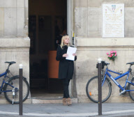 Exclusive Stricly no web : actress Reese Witherspoon was seen leaving police headquaters in paris holding her american passport in her hand