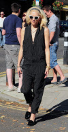 EXC GWEN STEFANI AND ZUMA IN PRIMROSE HILL