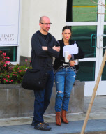 Drew Barrymore Carries a Folder Entitled "Who Needs Drugs" to a Meeting in Santa Monica