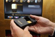 Die offizielle Inbetriebnahme des GOLD to go-Automaten im Alsterhaus in Hamburg