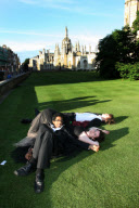 Cambridge Studenten feiern ihren Abschluss auf der Strasse