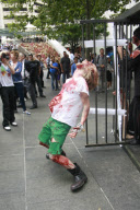 Los zombies invaden el centro de Sydney para anunciar el lanzamiento de un nuevo canal tem¿tico. Varios ciudadanos son "atacados" para saciar el hambre de los monstruos.