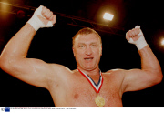 JOE BUGNER WINS WBF WORLD TITLE IN AUSTRALIA BY DEFEATING JAMES 'BONE CRUSHER' SMITH - 1988