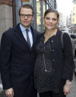 Hochschwangere Prinzessin Victoria besucht ein Zentrum für wirtschaftliche und politische Studien in Stockholm