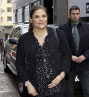 Hochschwangere Prinzessin Victoria besucht ein Zentrum für wirtschaftliche und politische Studien in Stockholm