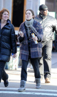 MARION COTILLARD CAN'T STOP LAUGHING AS SHE MUNCHIES ON A SNACK WHILE FILMING THE "JAMES GRAY PROJECT" IN NEW YORK