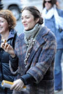 MARION COTILLARD CAN'T STOP LAUGHING AS SHE MUNCHIES ON A SNACK WHILE FILMING THE "JAMES GRAY PROJECT" IN NEW YORK
