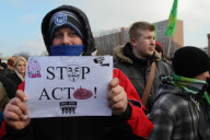Tausende Menschen protestierten in Berlin gegen das Anti-Counterfeiting Trade Agreement (ACTA)