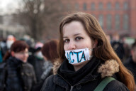 Tausende Menschen protestierten in Berlin gegen das Anti-Counterfeiting Trade Agreement (ACTA)