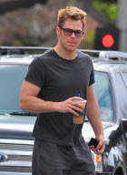 Chris Pine Grabs an Iced Coffee