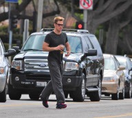 Chris Pine Grabs an Iced Coffee