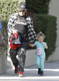 Joel Madden and Nicole Richie pick up the kids