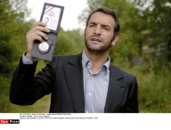 FRANCE : Film "Contre Enquete"