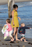 Justin Bieber hits the beach with the family and Selena Gomez