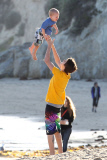 Justin Bieber hits the beach with the family and Selena Gomez
