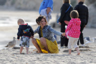 Justin Bieber hits the beach with the family and Selena Gomez - Part 2