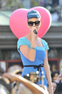 Katy Perry wears her Heart on her Shoulders