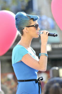Katy Perry wears her Heart on her Shoulders