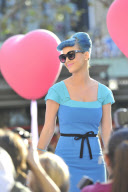 Katy Perry wears her Heart on her Shoulders