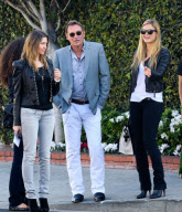 Alessandra Ambrosio Grabs A Bite With Bar Refaeli and Antonella Mosetti 