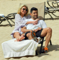 Kelly Ripa And Husband Mark Enjoying The Beach In Oahu