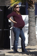 Jennifer Garner and Violet hang at The Jonathan Club