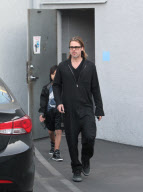 Brad Pitt takes Maddox to get a guitar - Part 2