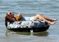 Exklusiv Amy Childs in ihrem Urlaub in Portugal