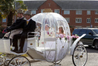 Hochzeit mit Gummipuppe