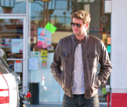 Liam Hemsworth Fuels Up his Mustang