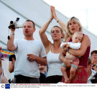 KATE WINSLET WITH HER BABY DAUGHTER MIA,  AT THE  WOMAD MUSIC FESTIVAL,  READING,  BRITAIN - 27 JUL 2001