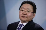 Merkel meets Mongolia President Elbegdorj