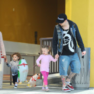 Joel Madden Takes Harlow and Sparrow to the Fashion Square Mall