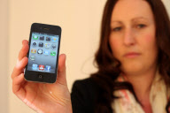 Britin reagiert allergisch auf ihr iPhone 4