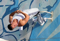 Mark Wahlberg Takes Sit-ups To The Extreme!