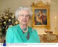 QUEEN ELIZABETH II IN THE CHAPEL AT BUCKINGHAM PALACE, LONDON, BRITAIN - 15 DEC 2005