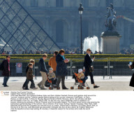 CPE/Cate Blanchett and her family visiting Paris