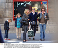CPE/Cate Blanchett and her family visiting Paris
