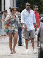 Exclusive... Beyonce And Jay-Z Holding Hands While Shopping