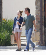 EXCLUSIVE Sean Penn gets groceries with daughter