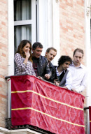 Jesse Johnson junto Hiba Abouk y Antonio Banderas en la Semana Santa Malaguena.
