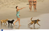 Charlize Theron and Stuart Townsend on Malibu beach - 29 Jul 2006