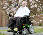 Der gelähmte Brite Barry West ist trotz seiner Behinderung ein Sportnarr und Adrenalinjunkie
