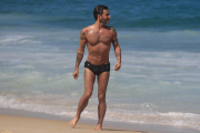 Marc Jacobs and boyfriend Harry Louis get romantic in Rio