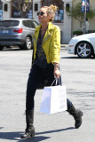 *EXCLUSIVE* Miley Cyrus : Killer Style in Calabasas