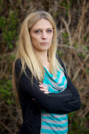 "Tödliches Armband": Britin (40) kämpft mit schweren Vergiftungserscheinungen