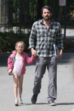 Ben Affleck loves his daughters and Apple products!