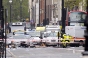 Suspected hostage situation in Tottenham Court Road, London, Britain - 27 Apr 2012