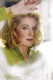 CATHERINE DENEUVE "LA VIE EST PLUS INTERESSANTE QUE LE CINEMA".