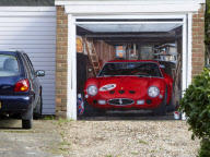 Car enthusiast paints 